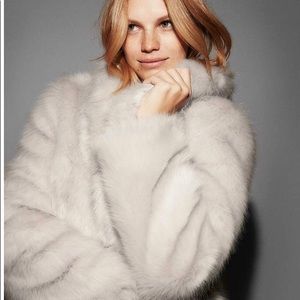 EXPRESS Soft Cream Faux Fur Coat